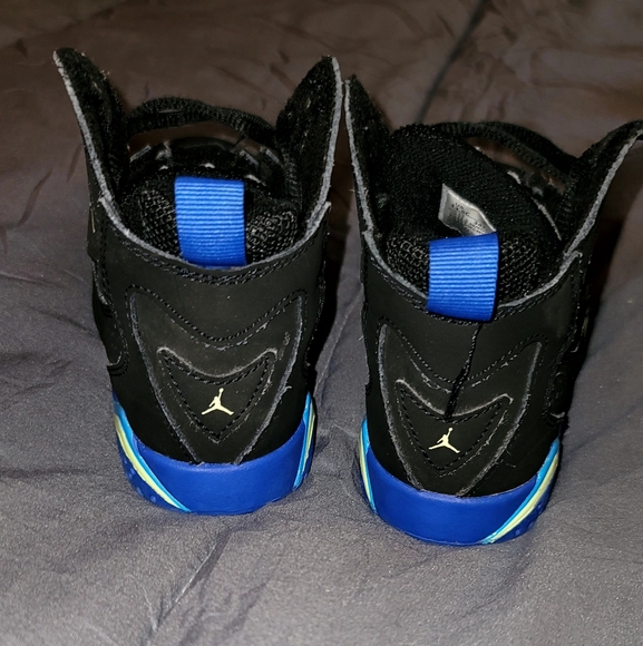 Jordan True Flight Black/Barely Volt-Hyper Royal 13.5 - Picture 4 of 8